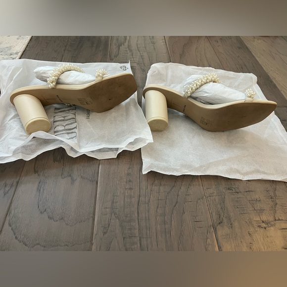 Dolce Vita Pearl Heel - Picture 6 of 6